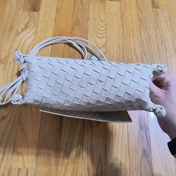 NWT Sondra Roberts Squared bag, cream color - Picture 10 of 16